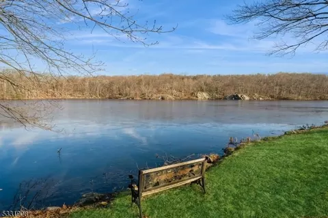 42 Algonquin Way, West Milford, NJ 07480