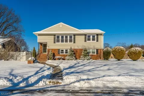 35 Skylark Pl, Clark, NJ 07066