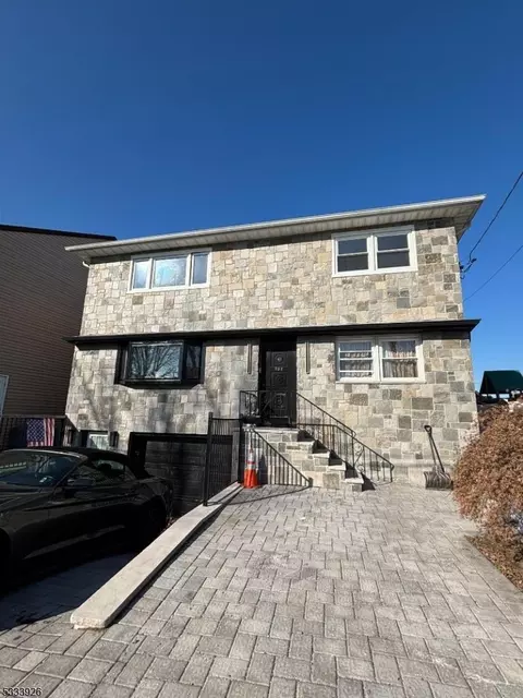 707 Cedar St, Lyndhurst, NJ 07071