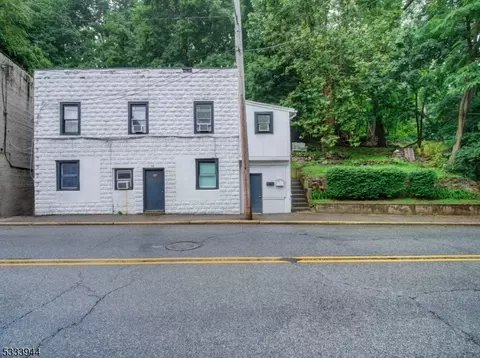 68 Main St, Butler, NJ 07405