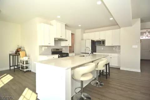 90 Oakwood Blvd, Union Twp, NJ 08827 photo 8