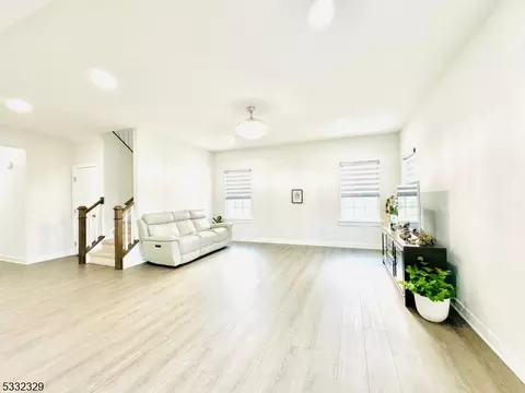 90 Oakwood Blvd, Union Twp, NJ 08827 photo 5