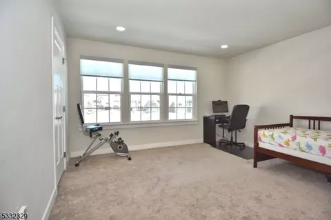 90 Oakwood Blvd, Union Twp, NJ 08827 photo 17