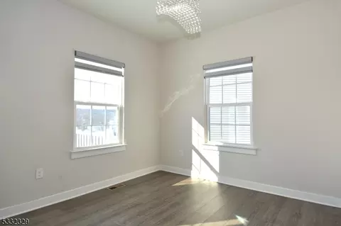 90 Oakwood Blvd, Union Twp, NJ 08827 photo 6