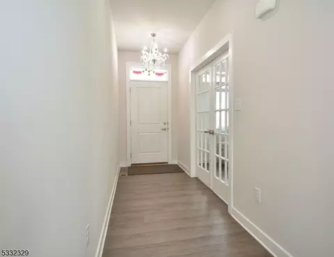 90 Oakwood Blvd, Union Twp, NJ 08827 photo 2