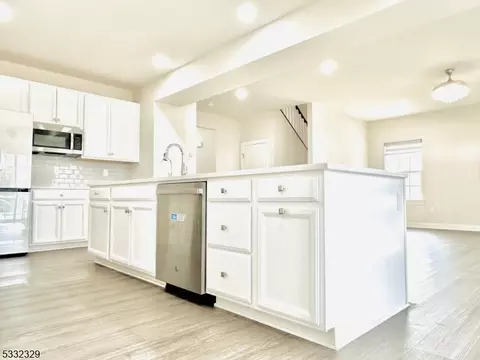 90 Oakwood Blvd, Union Twp, NJ 08827 photo 13