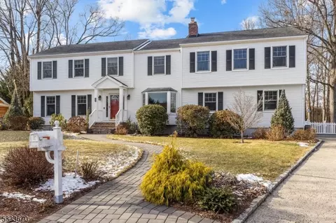 11 Alison Ct, New Providence, NJ 07974
