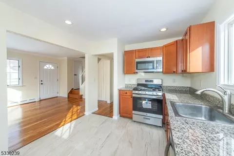 74 Burnside Pl, Wanaque Boro, NJ 07420 photo 5