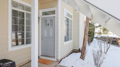 33 Wentworth Rd, Bedminster, NJ 07921