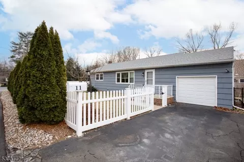 11 Ramapo Ave, Oakland, NJ 07436