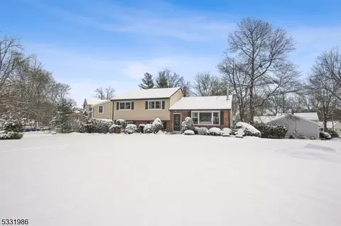 5 Whitney Dr, Berkeley Heights, NJ 07922