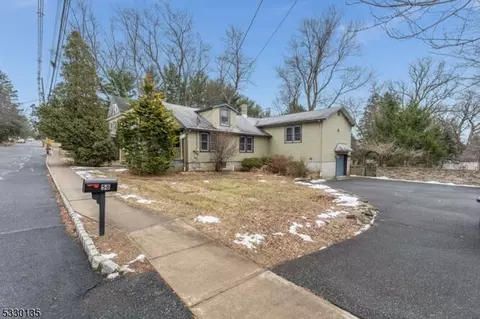 58 Grove St, Chester, NJ 07930