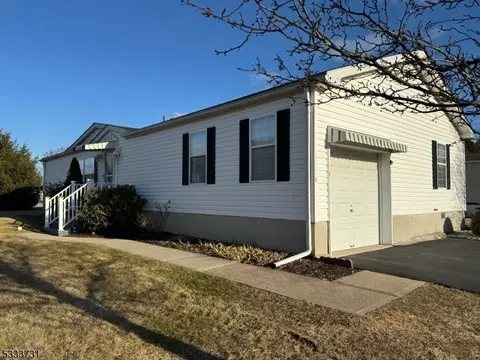 7 Sunset Ct, Belvidere, NJ 07823