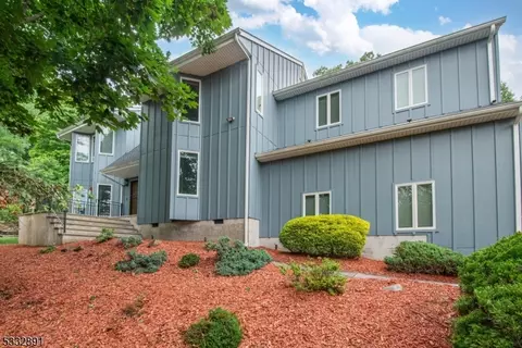 153 Chopin Dr, Wayne, NJ 07470