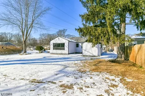 599 Mountain View Ter, Middlesex, NJ 08846 photo 7