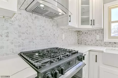 599 Mountain View Ter, Middlesex, NJ 08846 photo 14