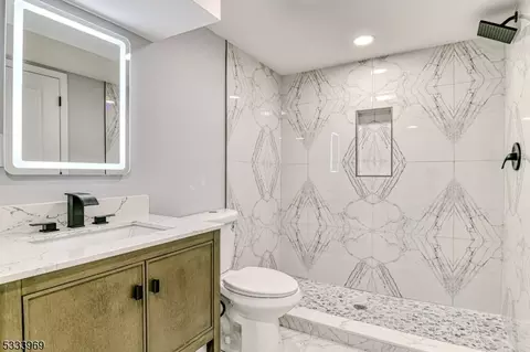 599 Mountain View Ter, Middlesex, NJ 08846 photo 36