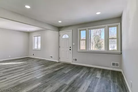599 Mountain View Ter, Middlesex, NJ 08846 photo 10
