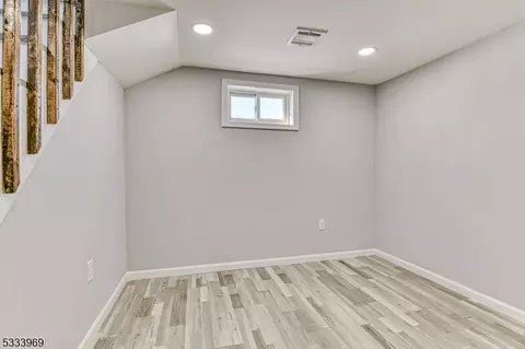 599 Mountain View Ter, Middlesex, NJ 08846 photo 39