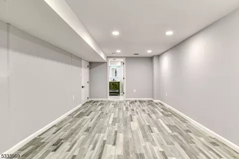 599 Mountain View Ter, Middlesex, NJ 08846 photo 38