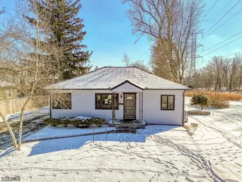 599 Mountain View Ter, Middlesex, NJ 08846