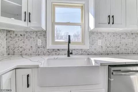 599 Mountain View Ter, Middlesex, NJ 08846 photo 19