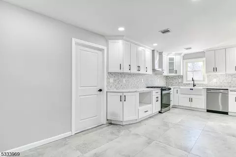 599 Mountain View Ter, Middlesex, NJ 08846 photo 15