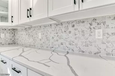 599 Mountain View Ter, Middlesex, NJ 08846 photo 20
