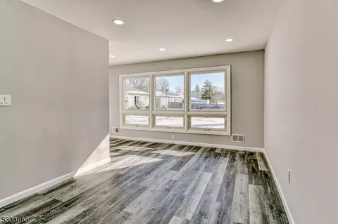 599 Mountain View Ter, Middlesex, NJ 08846 photo 24