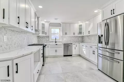 599 Mountain View Ter, Middlesex, NJ 08846 photo 13