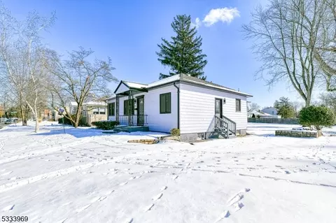599 Mountain View Ter, Middlesex, NJ 08846 photo 4