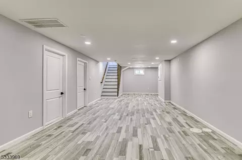 599 Mountain View Ter, Middlesex, NJ 08846 photo 33