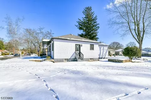 599 Mountain View Ter, Middlesex, NJ 08846 photo 8