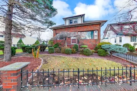 341 Diamond Bridge Ave, Hawthorne, NJ 07506