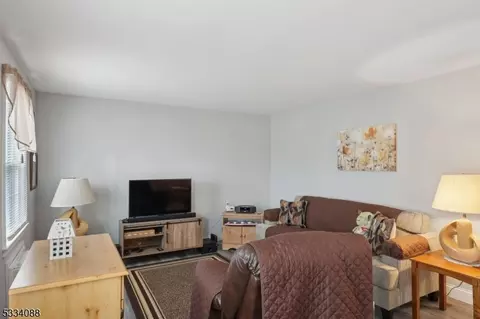 155 A River Dr, Elmwood Park, NJ 07407
