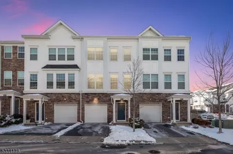 302 Saratoga Ct, Branchburg, NJ 08876