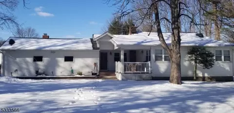 11 Beeman Pl, Roxbury Twp, NJ 07876