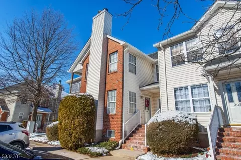 200 Barclay Ct, Piscataway, NJ 08854