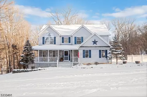 1 E Hidden Valley Ct, Newton, NJ 07860