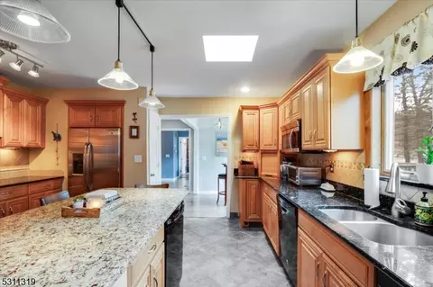 21 Circle Dr, Parsippany-troy Hills Twp, NJ 07054 photo 4