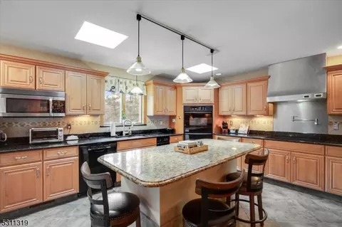 21 Circle Dr, Parsippany-troy Hills Twp, NJ 07054 photo 2