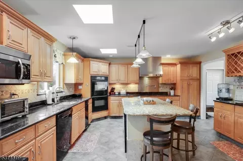 21 Circle Dr, Parsippany-troy Hills Twp, NJ 07054 photo 3
