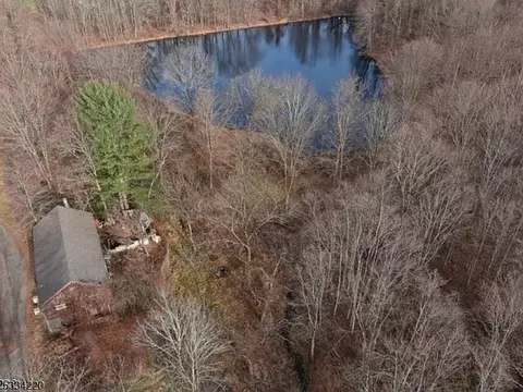 27 Parker Rd, Chester Twp, NJ 07930