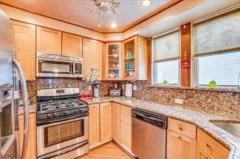 10 Cherry St, Edison, NJ 08817 photo 17