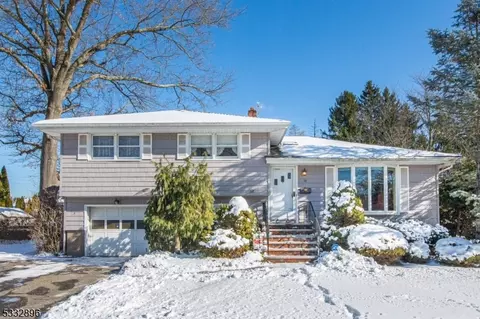18 Oak Ln, Wayne, NJ 07470
