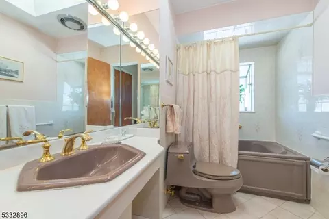 18 Oak Ln, Wayne, NJ 07470 photo 21
