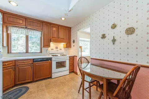 18 Oak Ln, Wayne, NJ 07470 photo 10