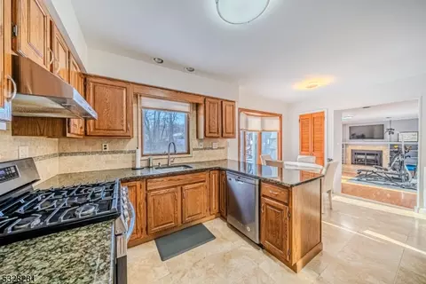 22 Beechtree Rd, West Caldwell, NJ 07006 photo 4