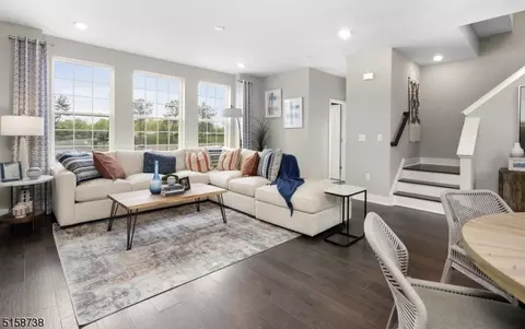 56 Gladstone Ct, Whippany, NJ 07981