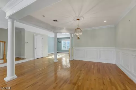 6 Skymark Ct, Upper Saddle River, NJ 07458 photo 9